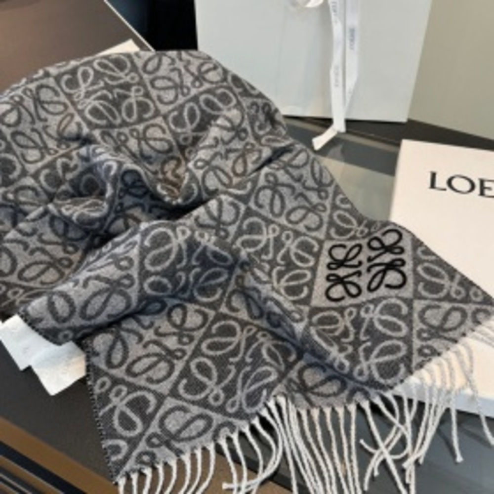 💫Loewe✨Luxury Designer Wool Shawl Scarf - Picture 2 of 8